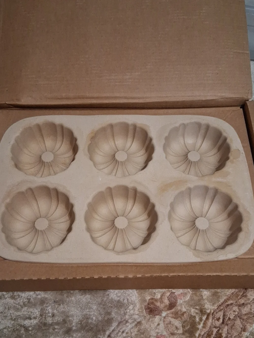 Pampered Chef Mini Fluted Pan - Brown